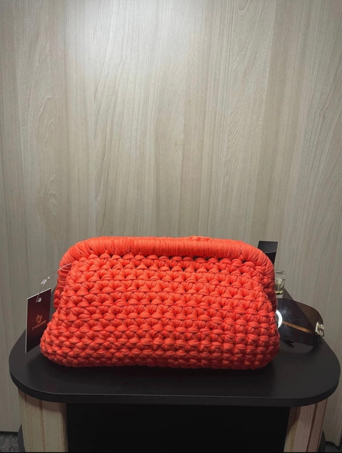 Borsa Handmade Virginialuxebags – Uncinetto Arancio Fluo con Dettagli Gold